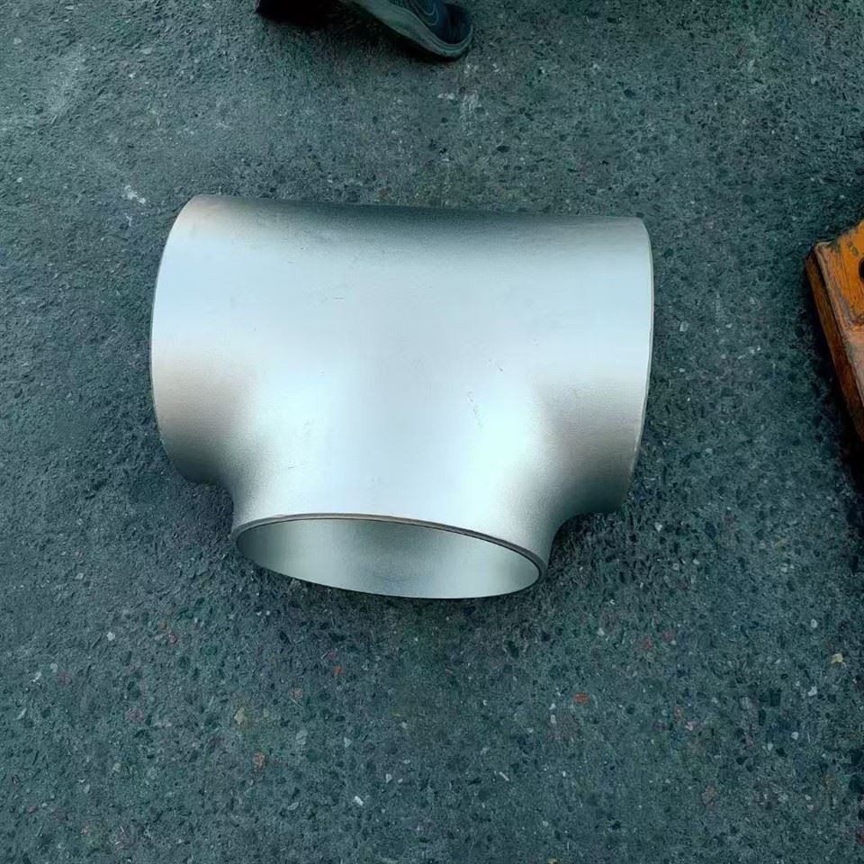 ASME B16.9 Karbon Keluli 18-inci Tee